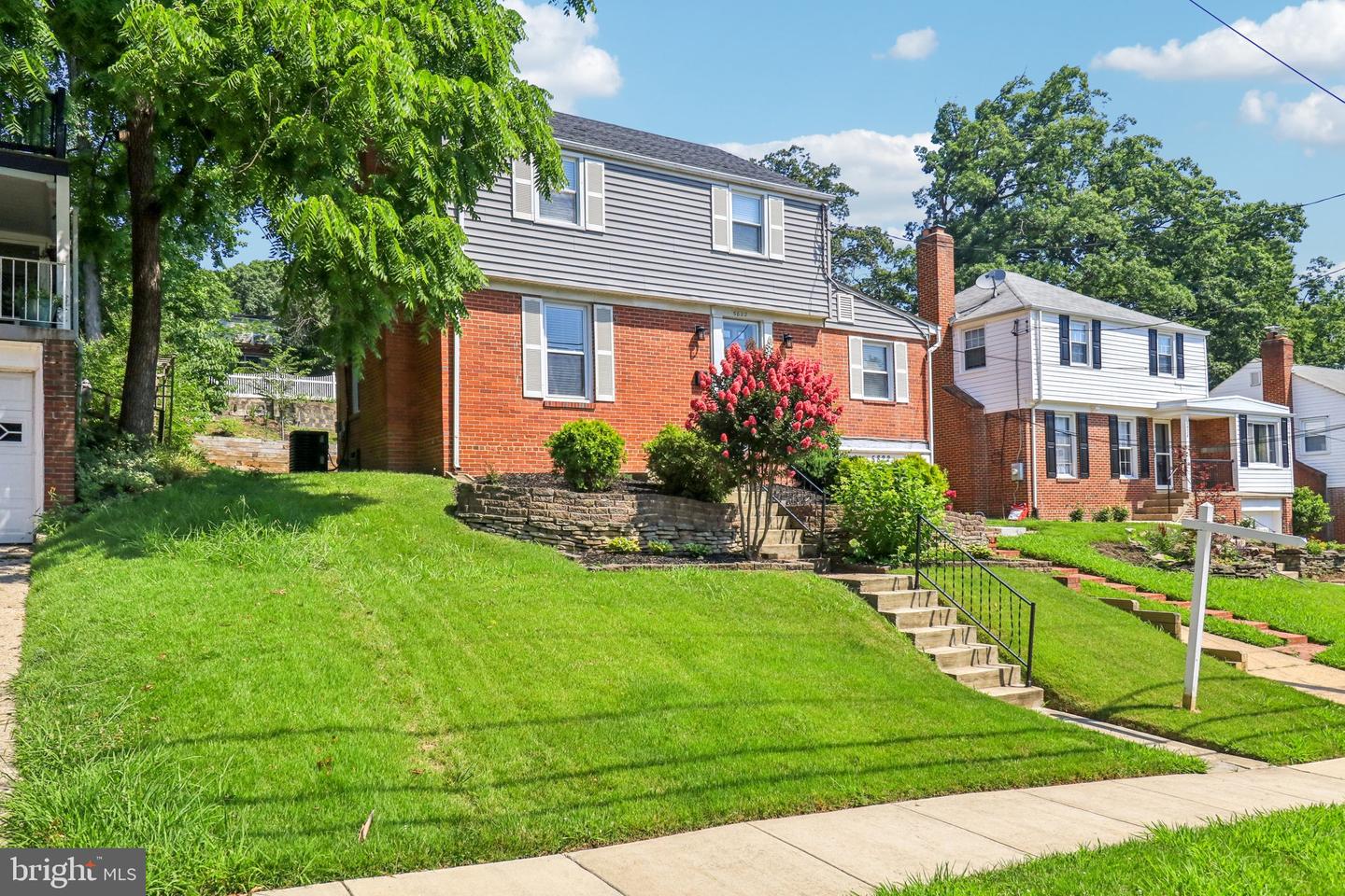 5822 Carlyle Property Photo 2