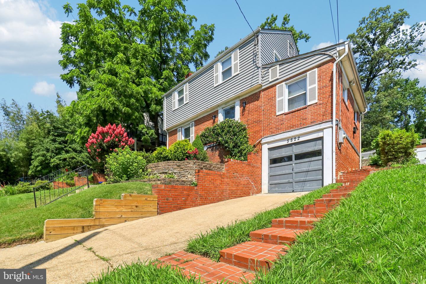 5822 Carlyle Property Photo 4