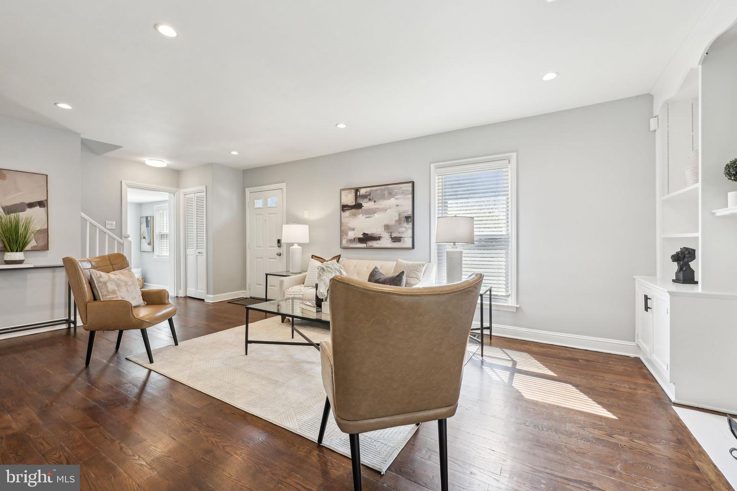 5822 Carlyle Property Photo 7