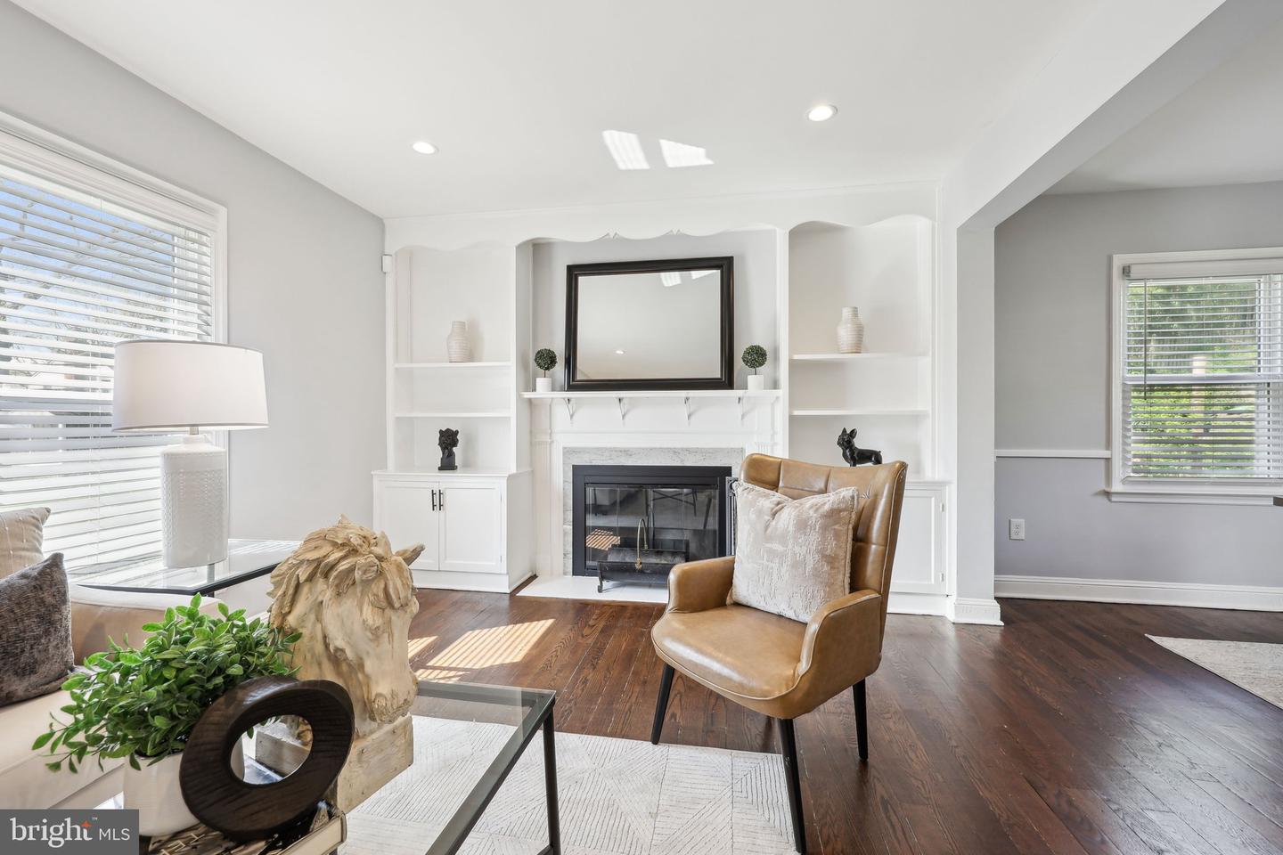 5822 Carlyle Property Photo 8