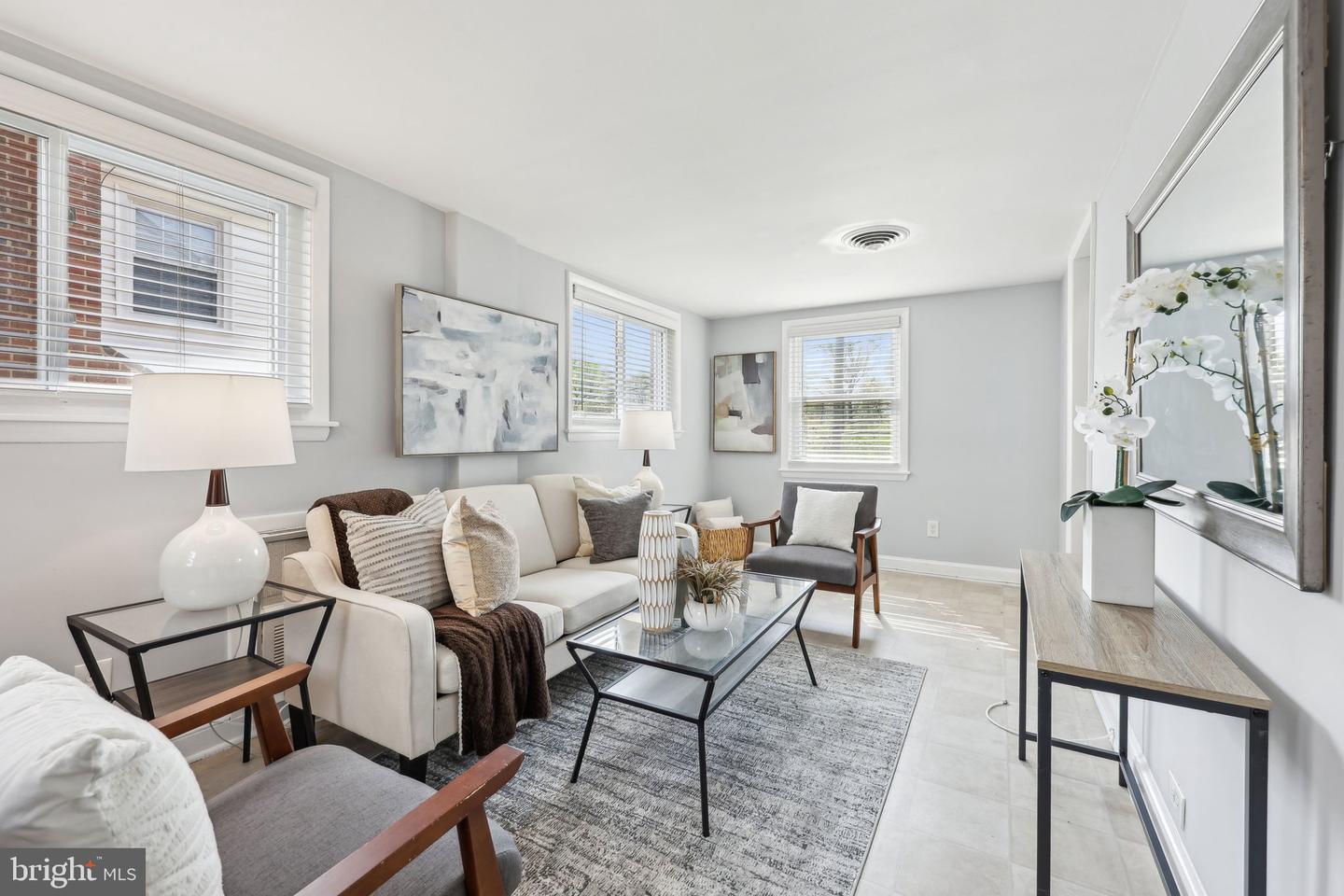 5822 Carlyle Property Photo 9