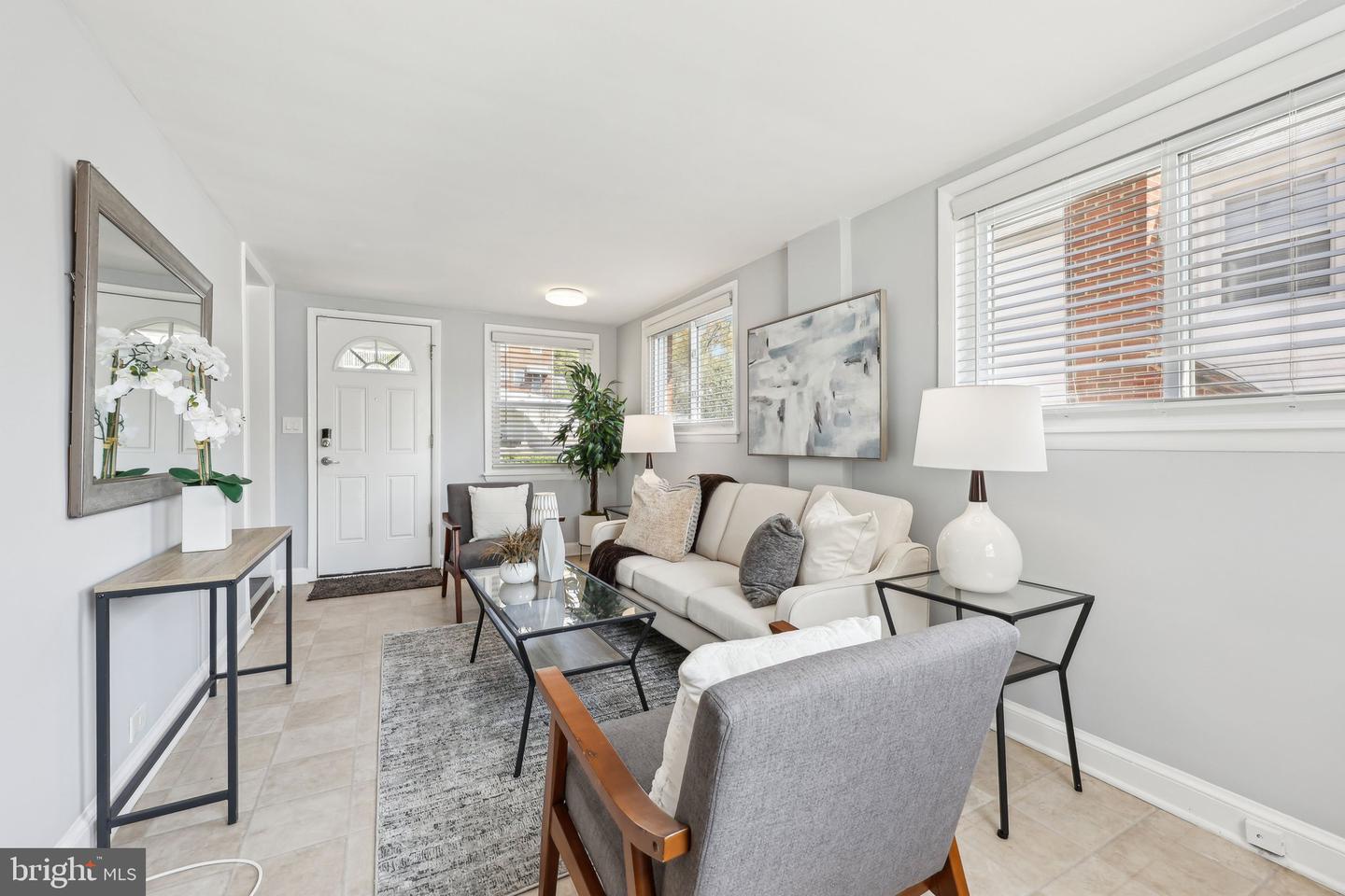 5822 Carlyle Property Photo 10