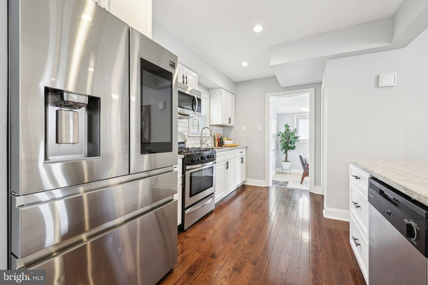 5822 Carlyle Property Photo 13