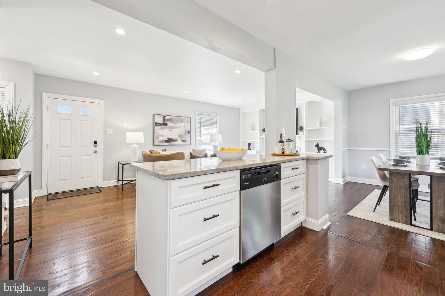 5822 Carlyle Property Photo 15