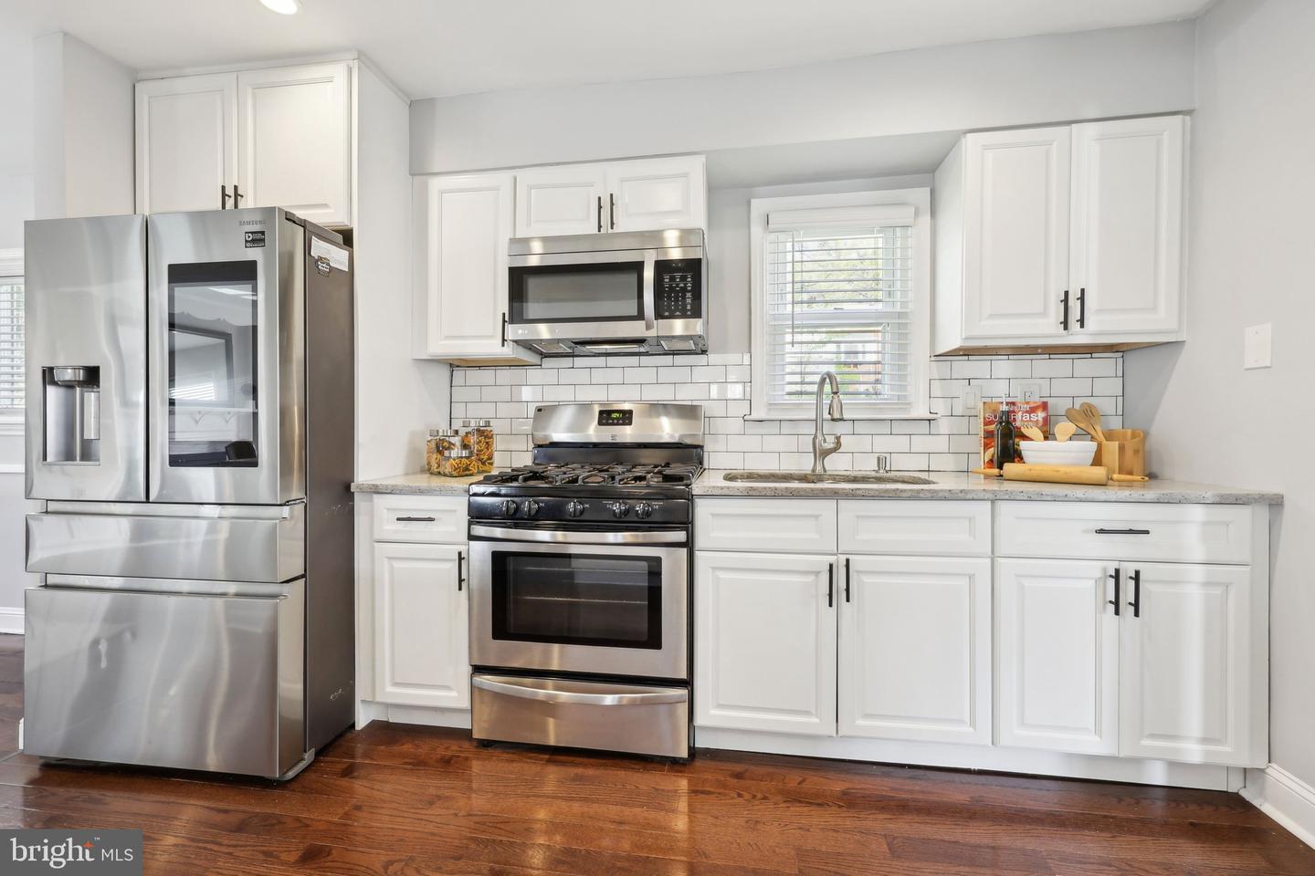 5822 Carlyle Property Photo 16