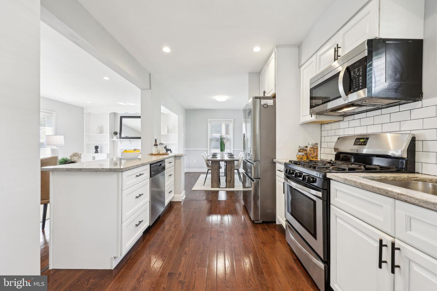 5822 Carlyle Property Photo 17