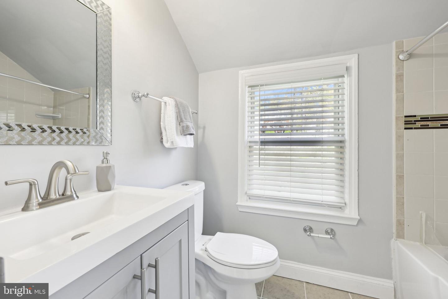 5822 Carlyle Property Photo 19