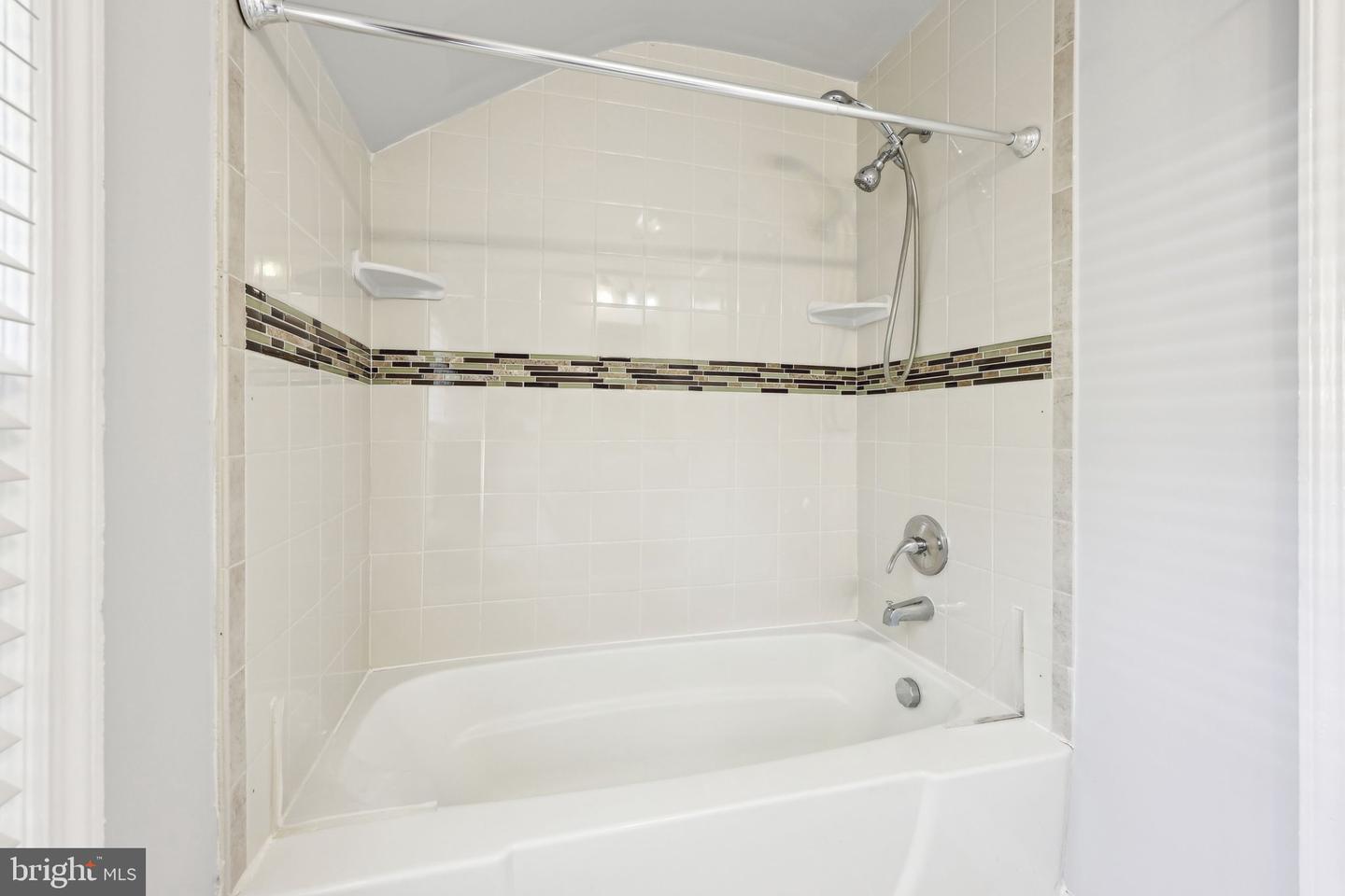 5822 Carlyle Property Photo 20