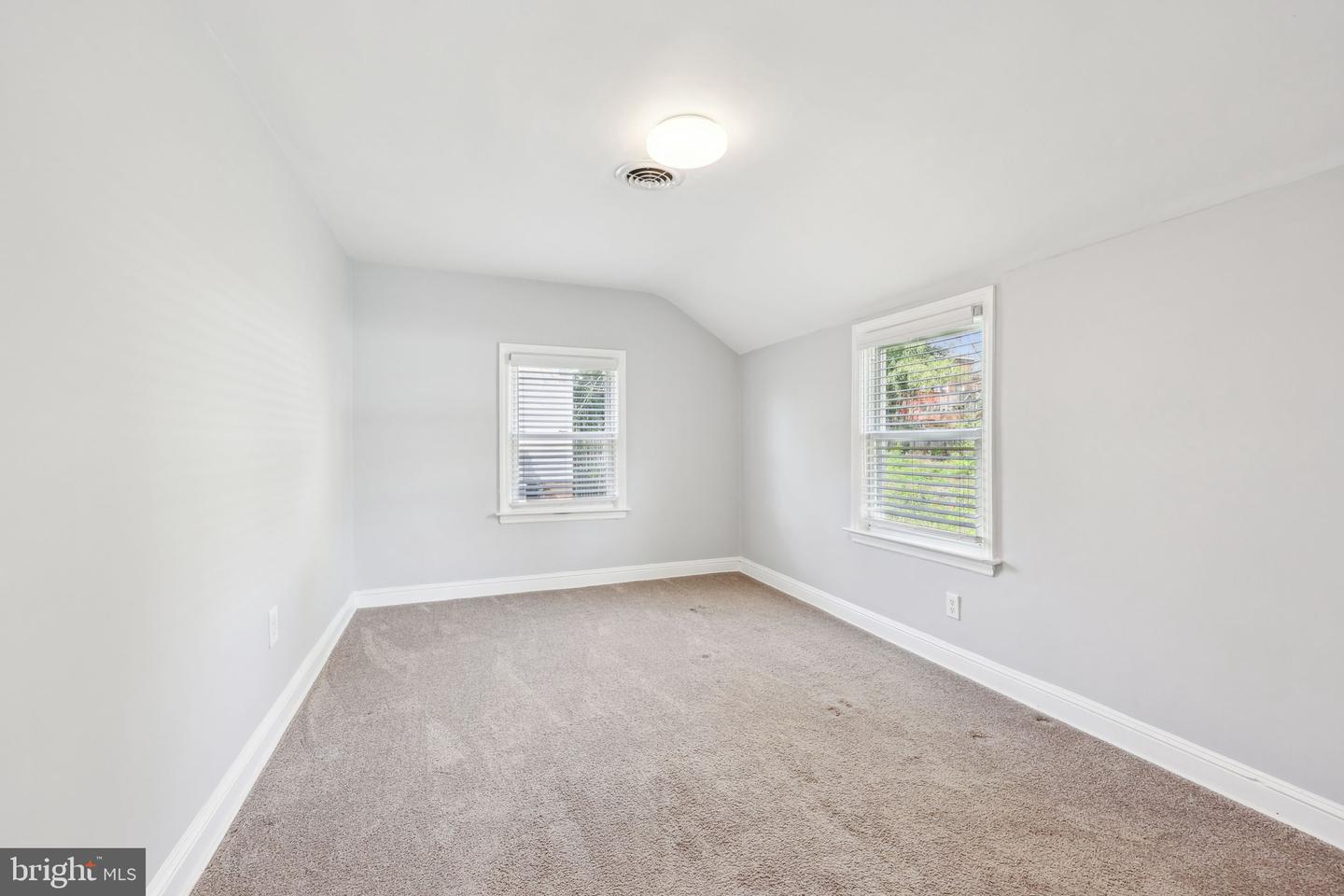 5822 Carlyle Property Photo 21
