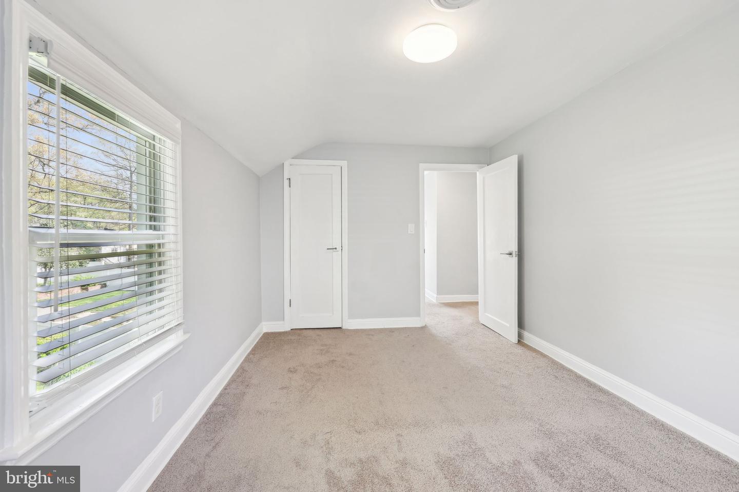 5822 Carlyle Property Photo 22