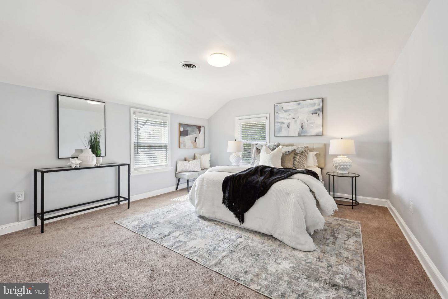 5822 Carlyle Property Photo 23