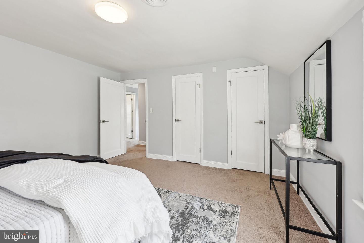 5822 Carlyle Property Photo 24