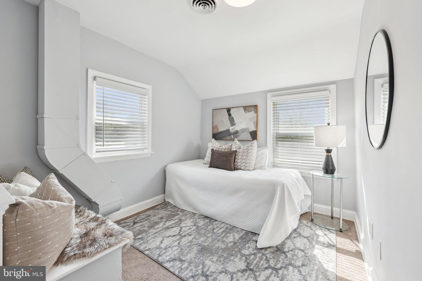 5822 Carlyle Property Photo 25
