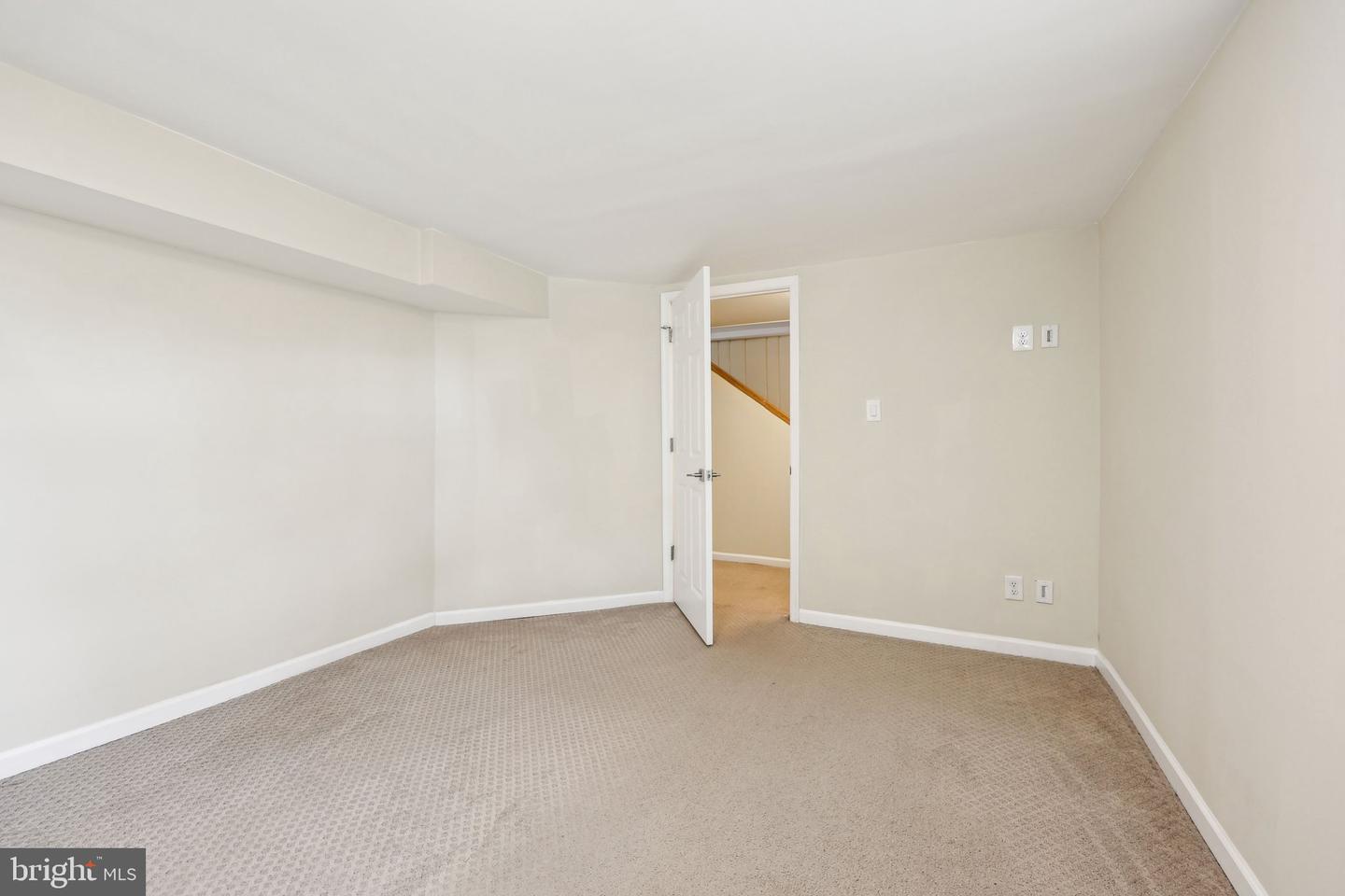 5822 Carlyle Property Photo 28