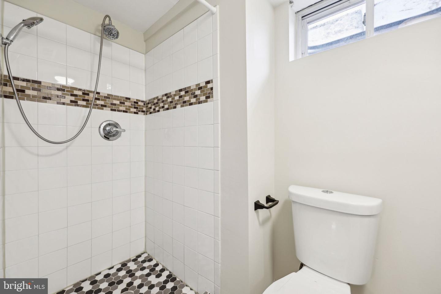 5822 Carlyle Property Photo 29