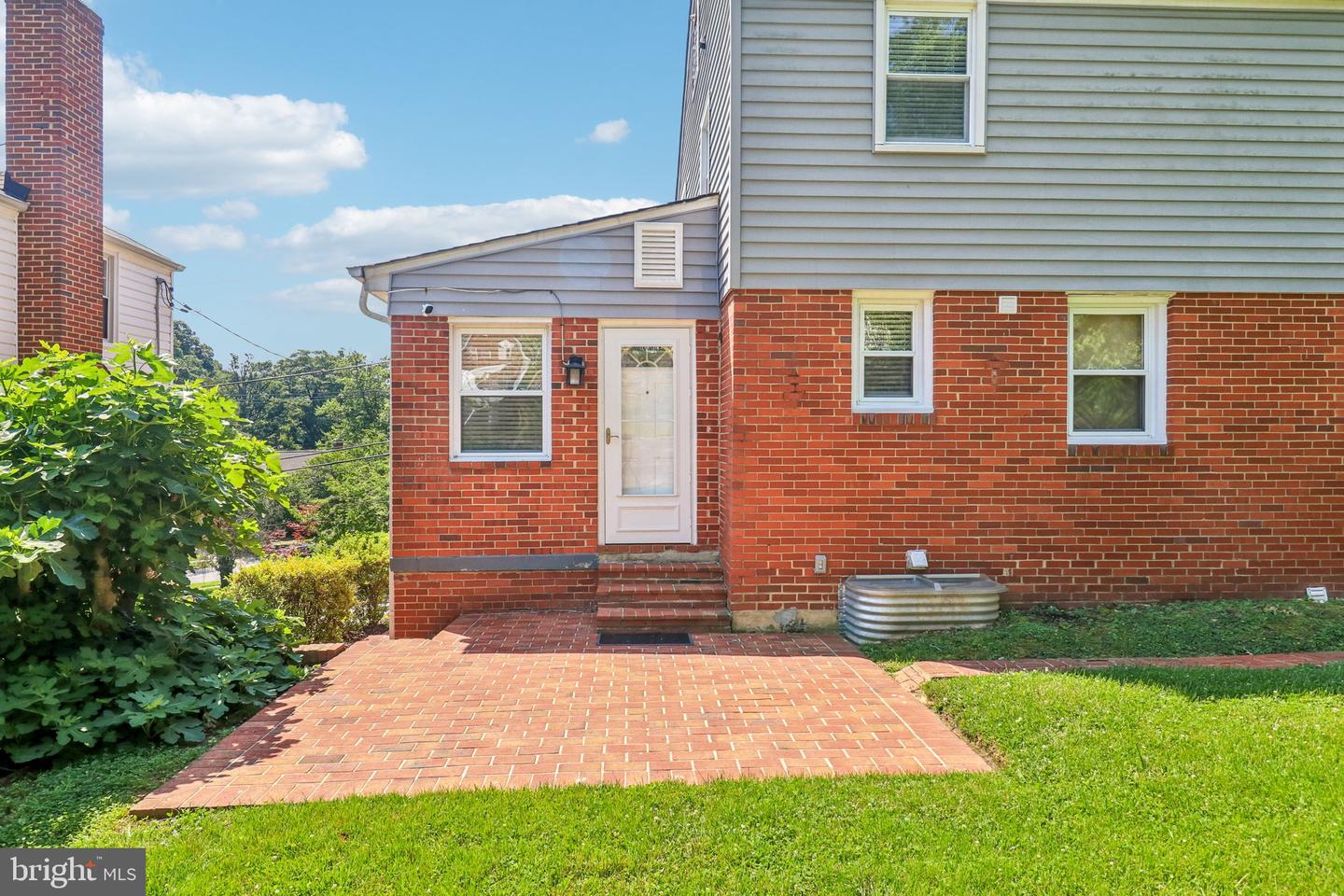 5822 Carlyle Property Photo 34