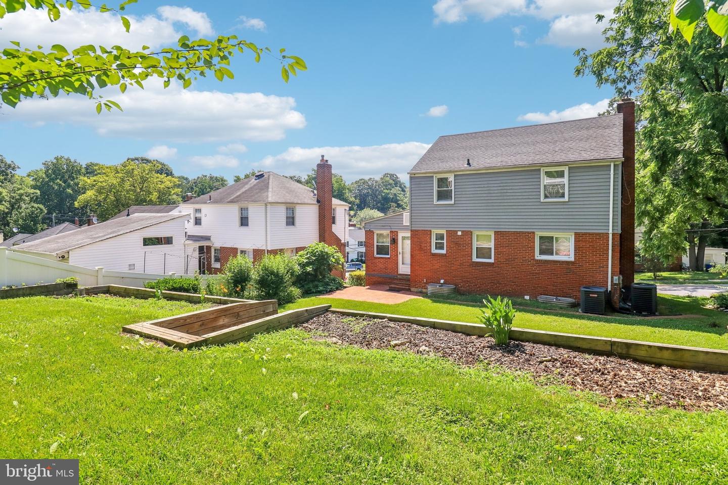 5822 Carlyle Property Photo 35