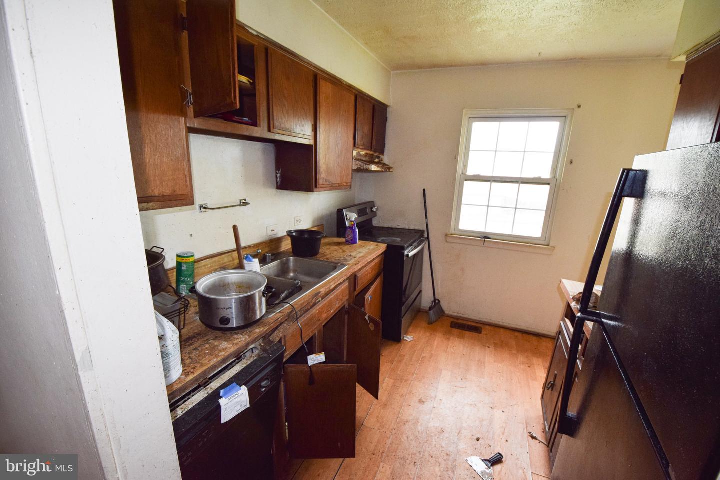 621 Castlewood Dr Property Photo 2