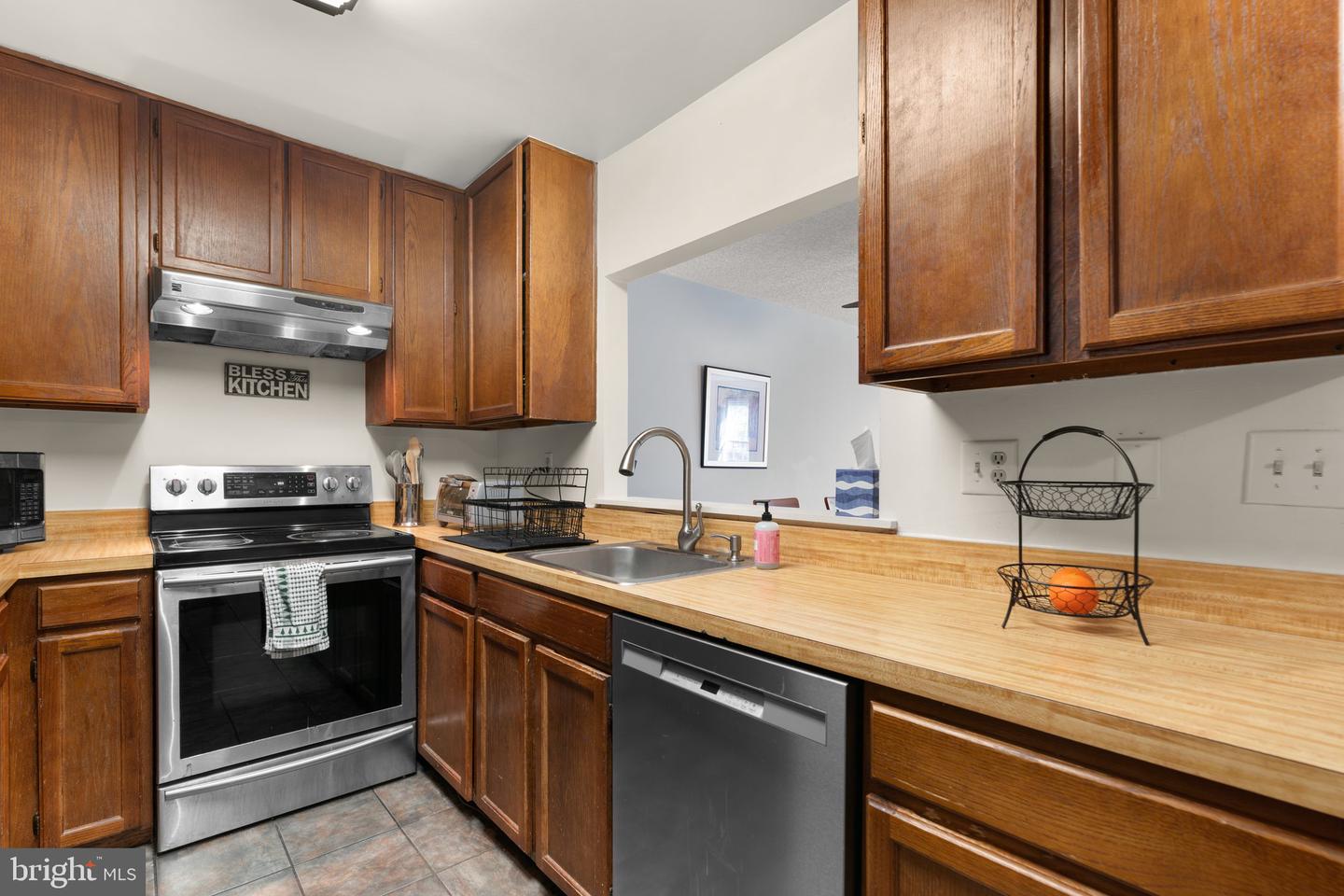 6940 Mayfair Ter Property Photo 14