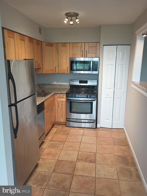 4410 Oglethorpe St #703 Property Photo 9