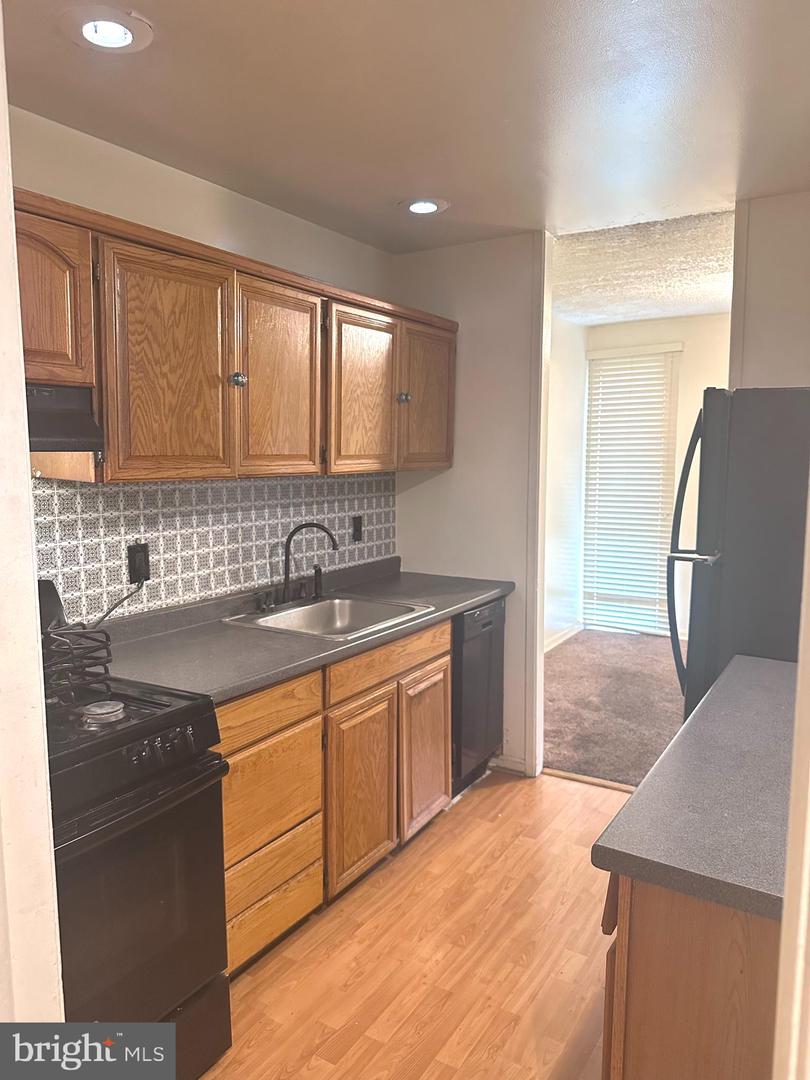 7125 Donnell Pl #7125 C4 Property Photo 5