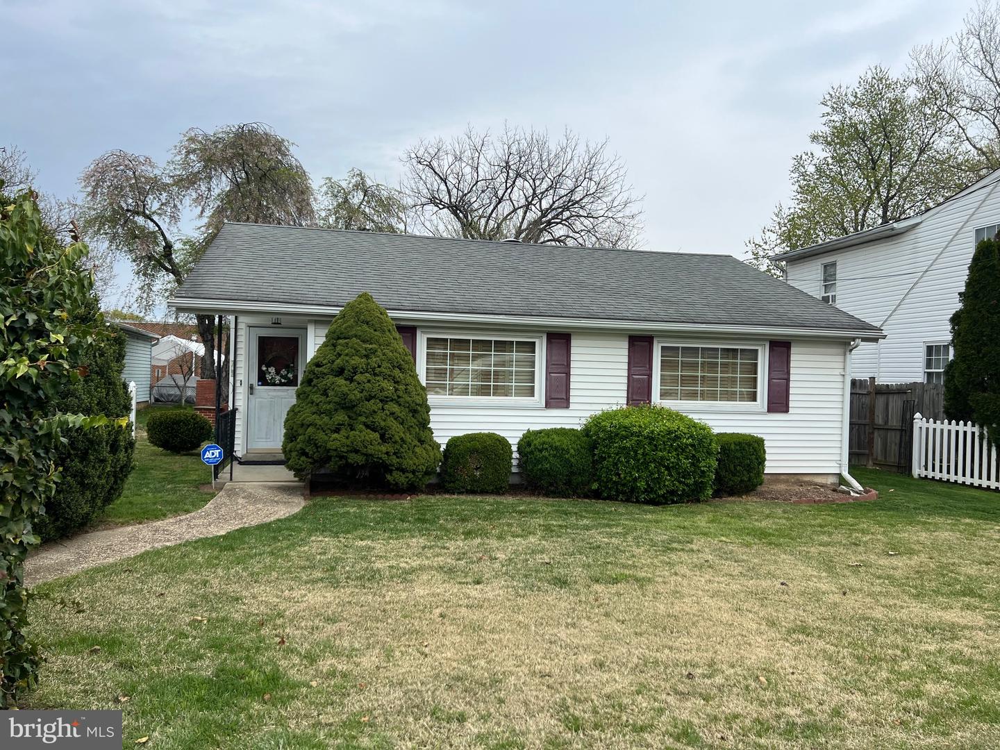 103 Irving St Property Photo 1