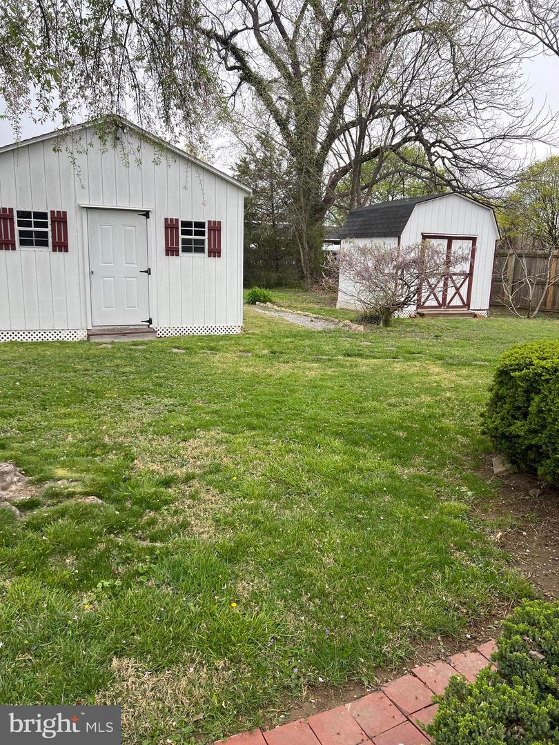 103 Irving St Property Photo 14