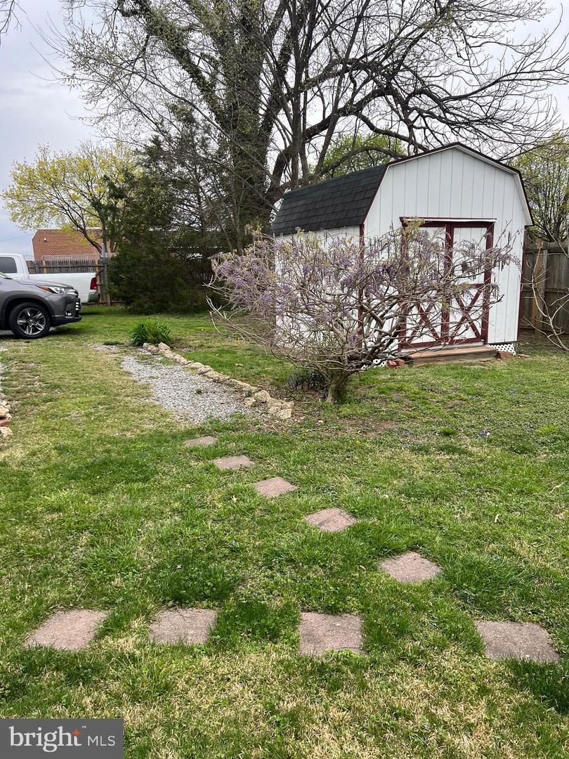 103 Irving St Property Photo 15