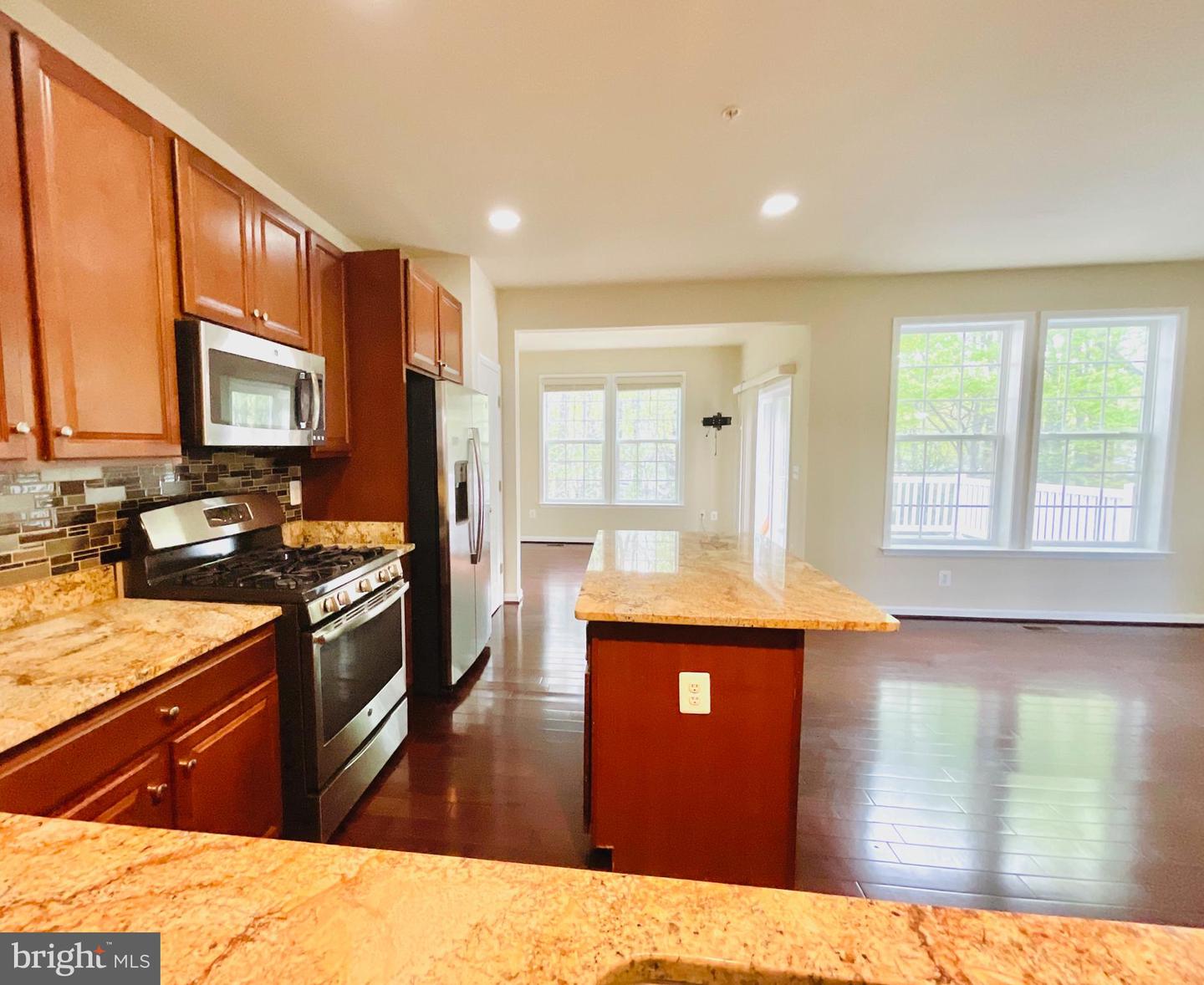 9519 Westerdale Dr Property Photo 8