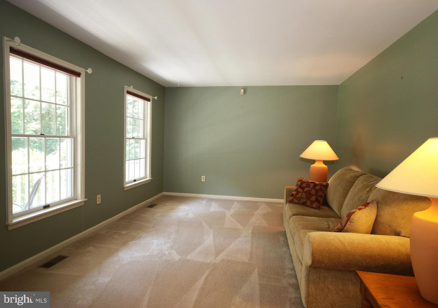 8040 Croom Rd Property Photo 3