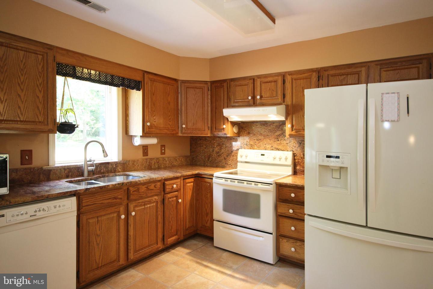 8040 Croom Rd Property Photo 8