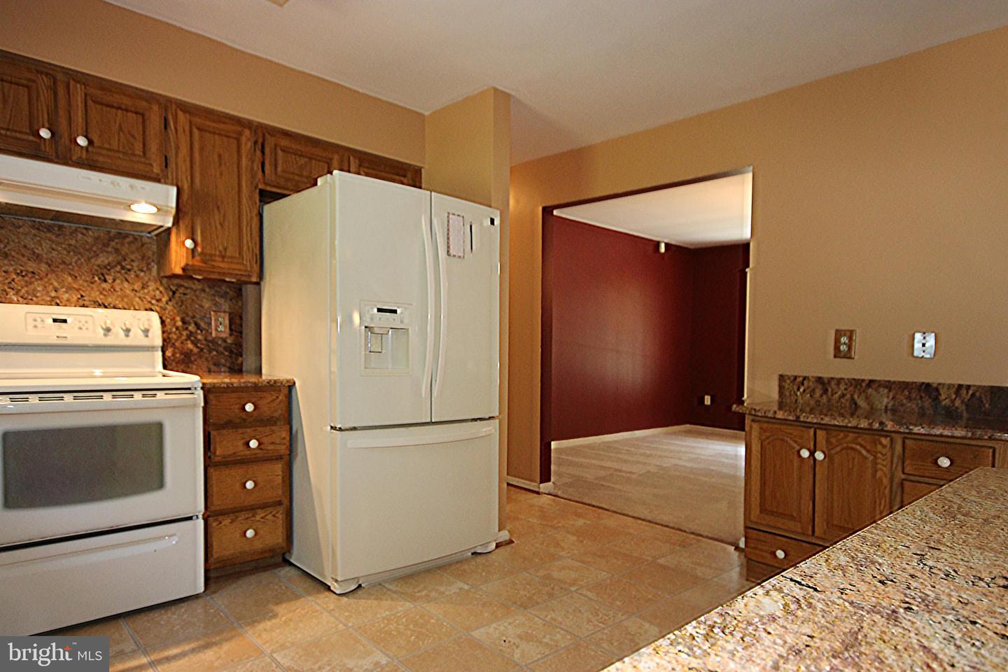 8040 Croom Rd Property Photo 9