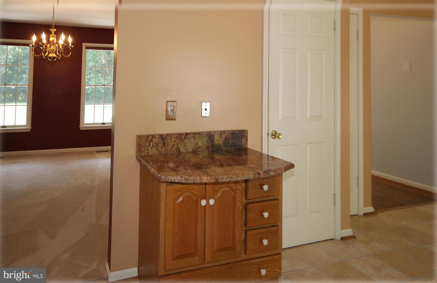 8040 Croom Rd Property Photo 10