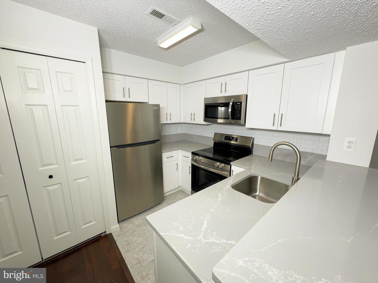 14011-f Briston St #11-f Property Photo 4