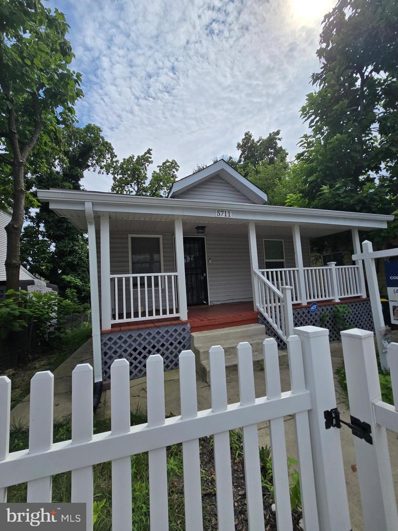 5711 J Property Photo 4