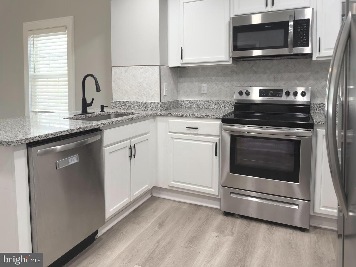 5711 J Property Photo 5