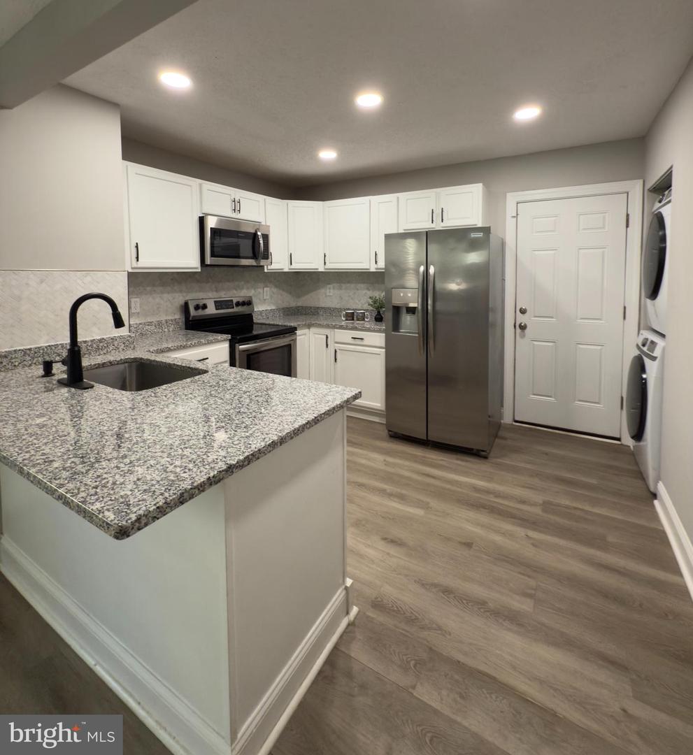 5711 J Property Photo 9