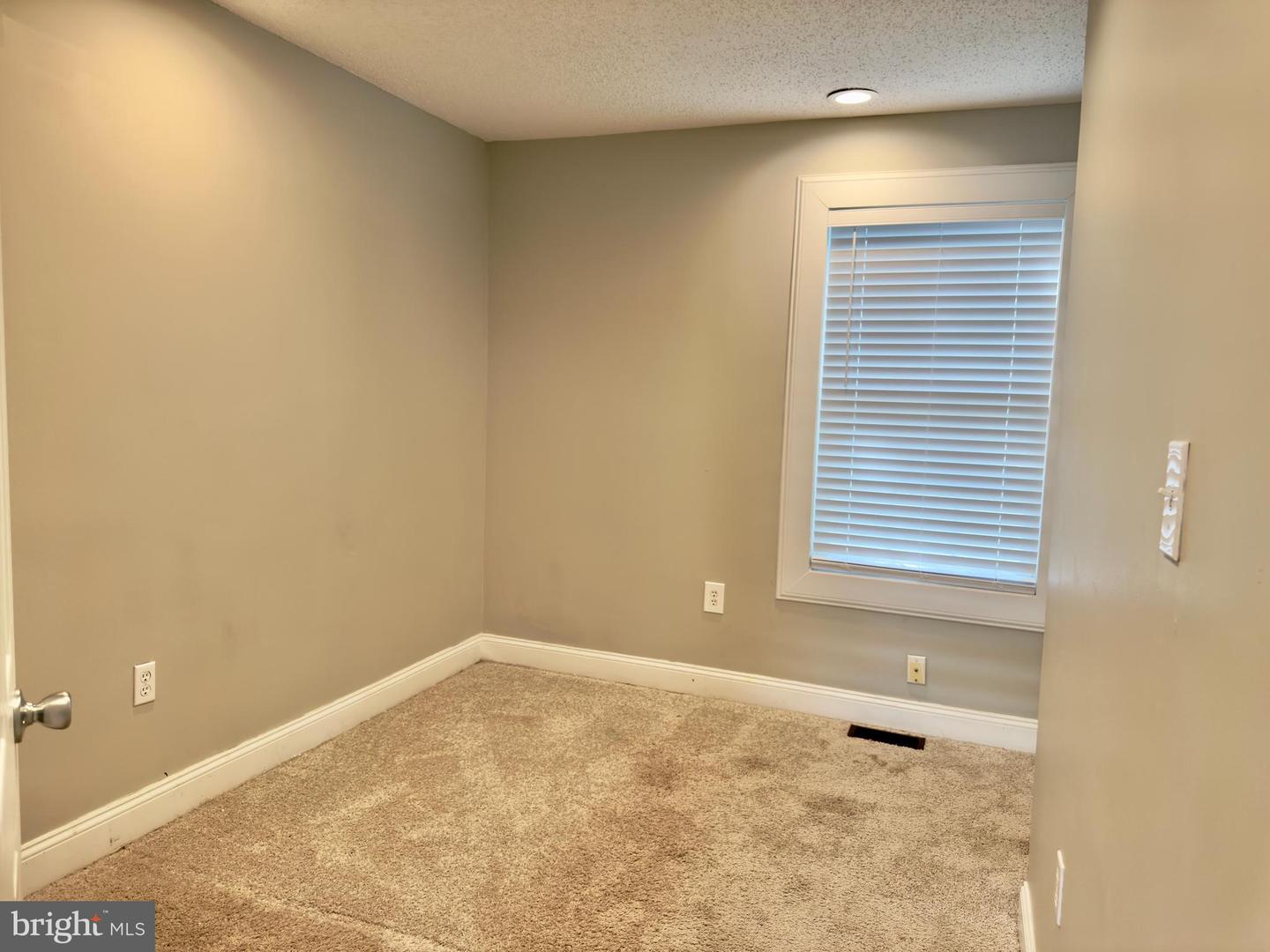 5711 J Property Photo 15