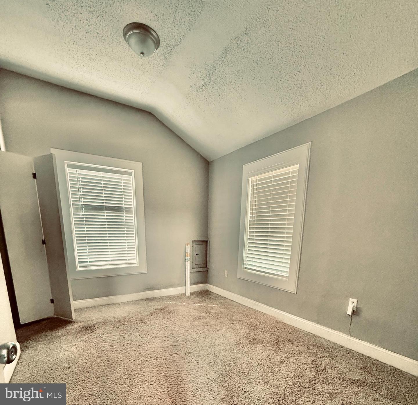 5711 J Property Photo 17