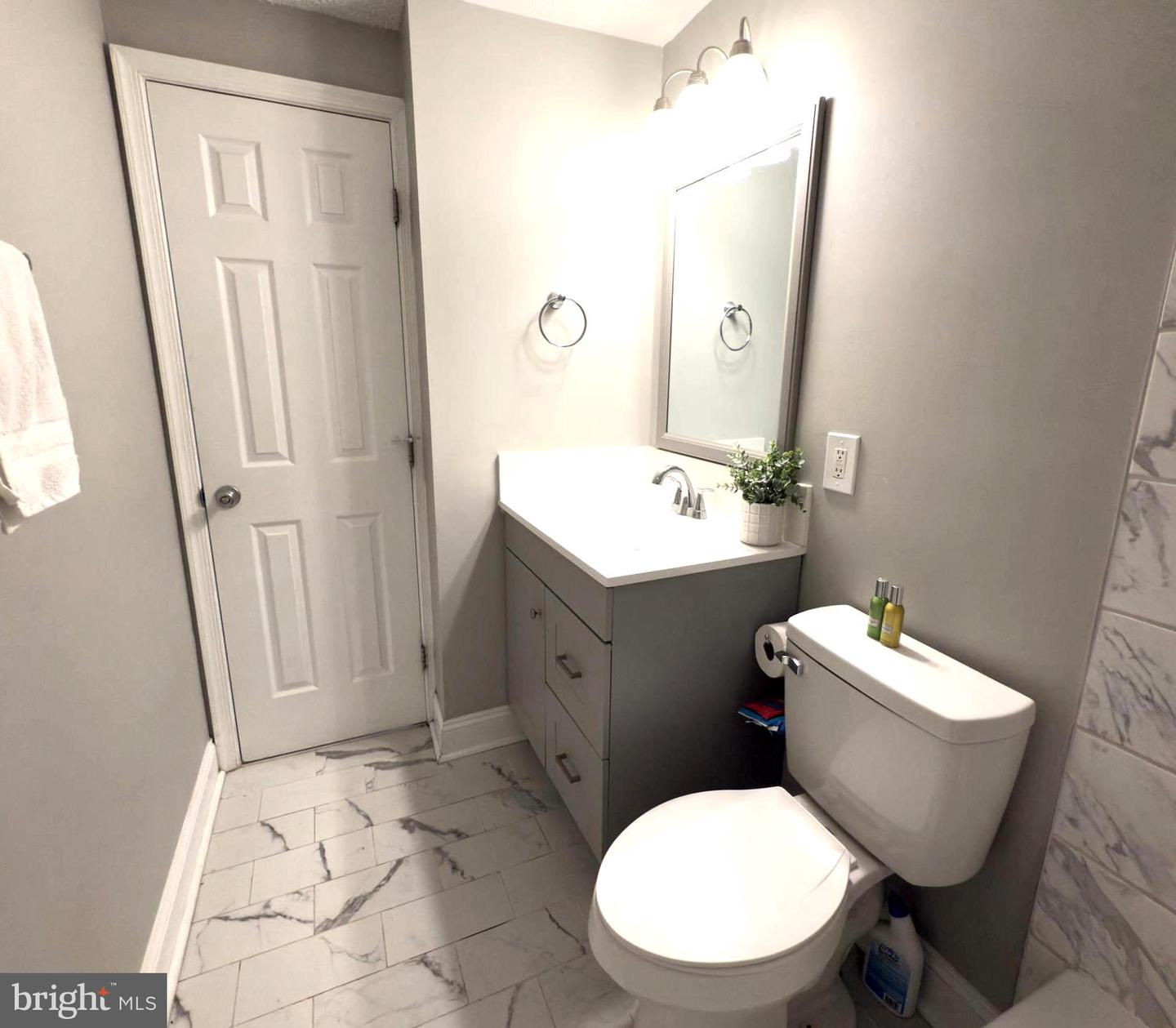 5711 J Property Photo 18