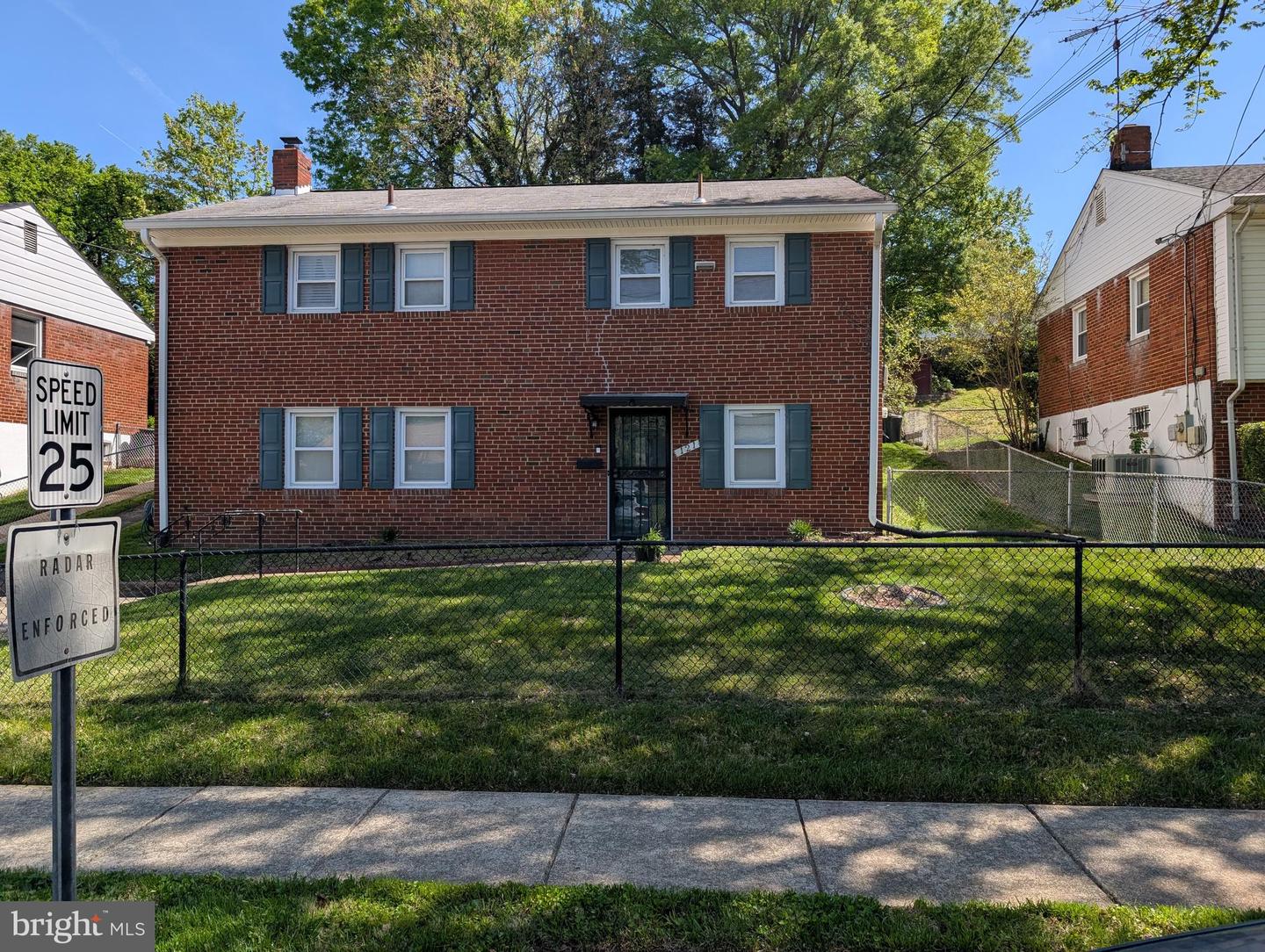 121 69th St Property Photo 1