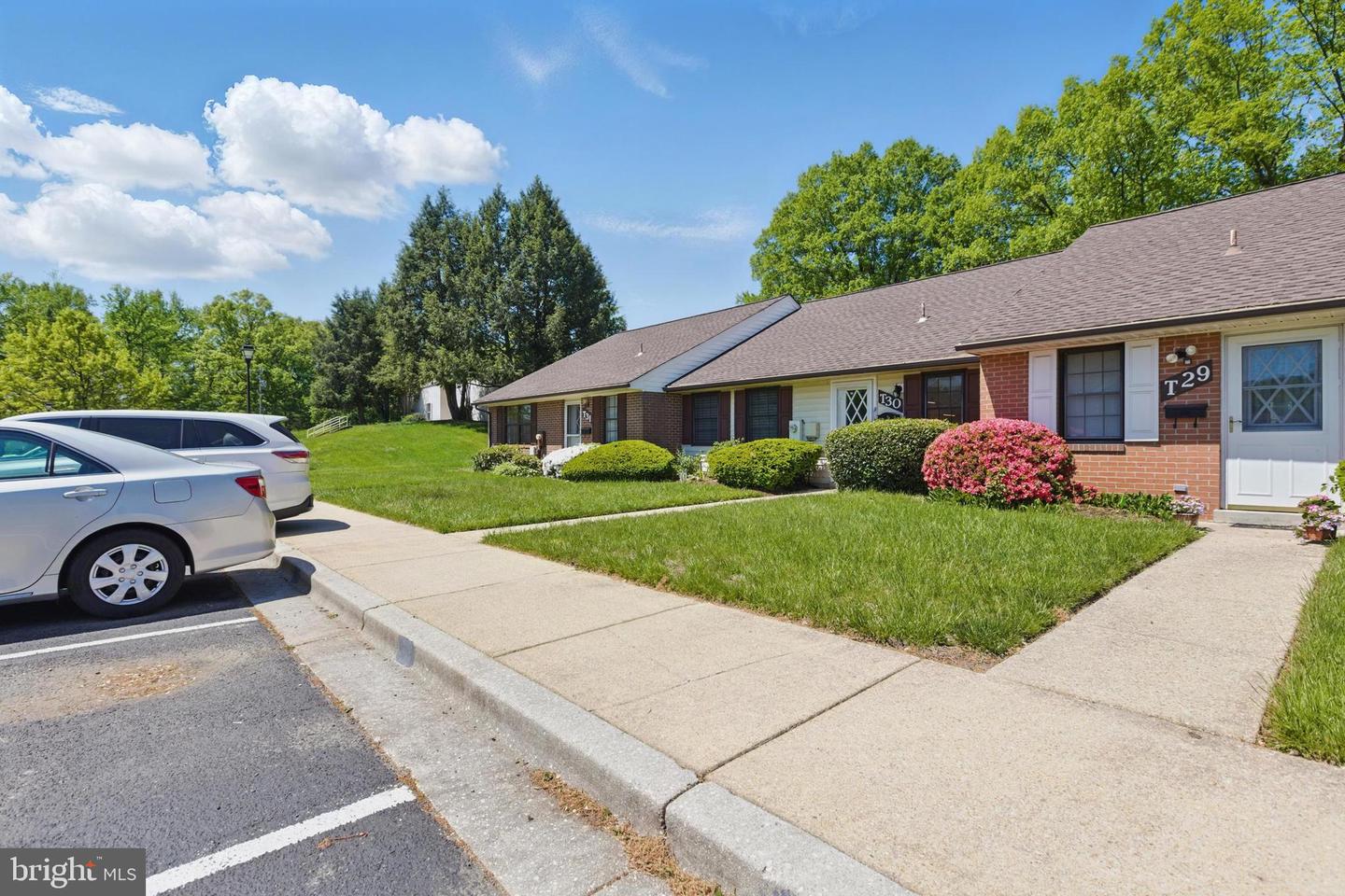 12319 Stonehaven Ln #t-30 Property Photo 4