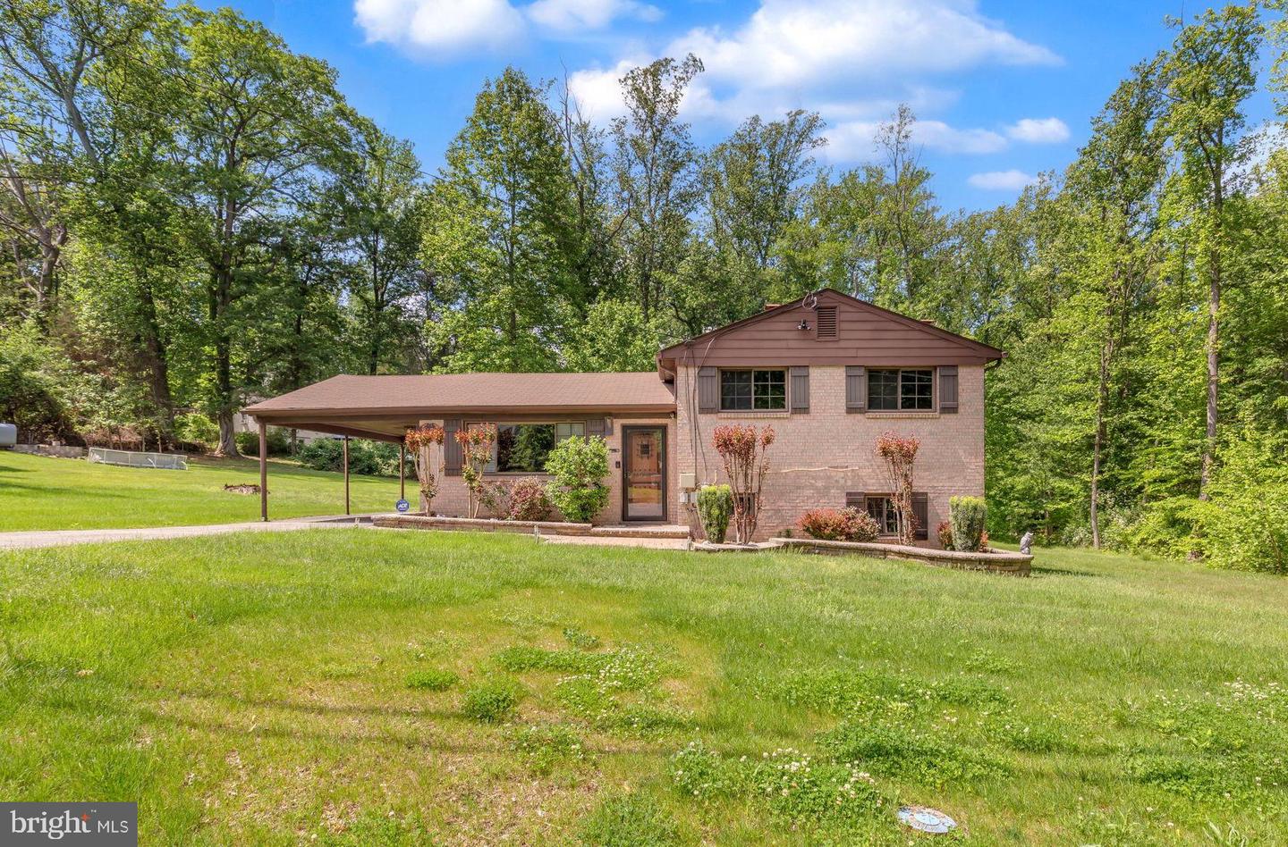 7509 Glade Dr Property Photo