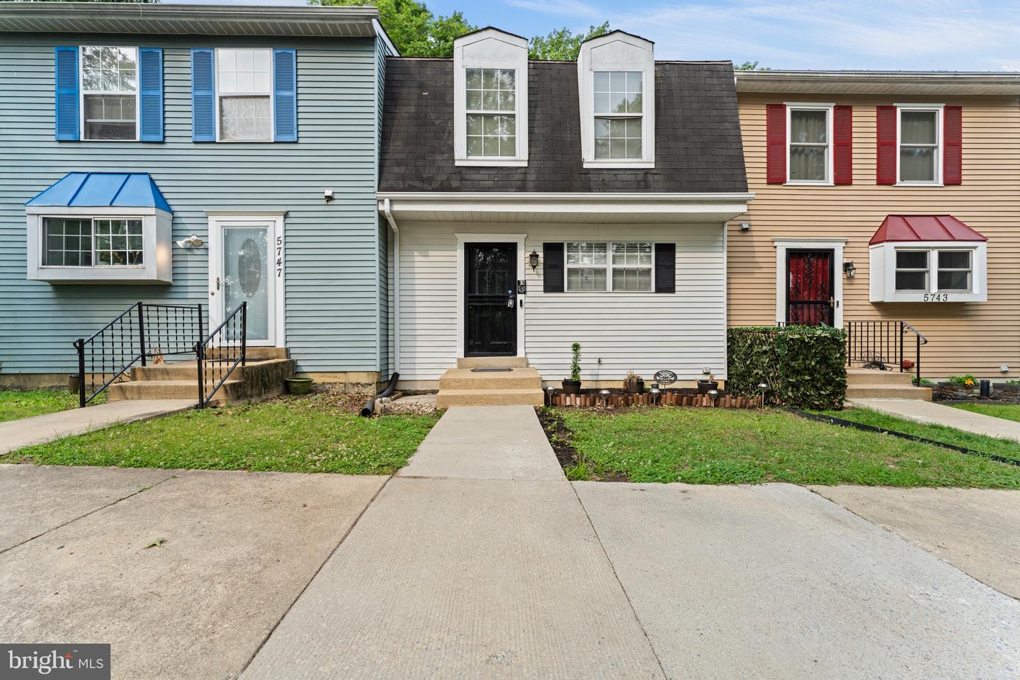 5745 FALKLAND PL Property Photo 1