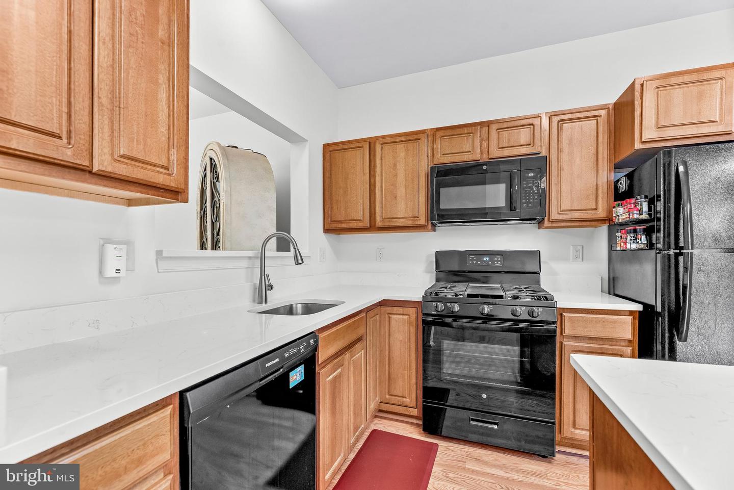 10007 Tulip Tree Dr Property Photo 6