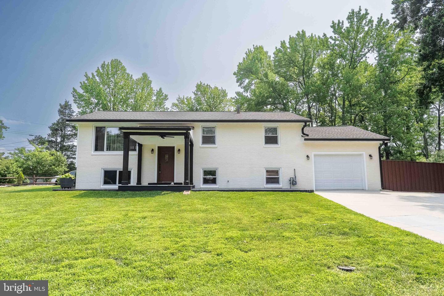1815 Hollydale Rd Property Photo 1