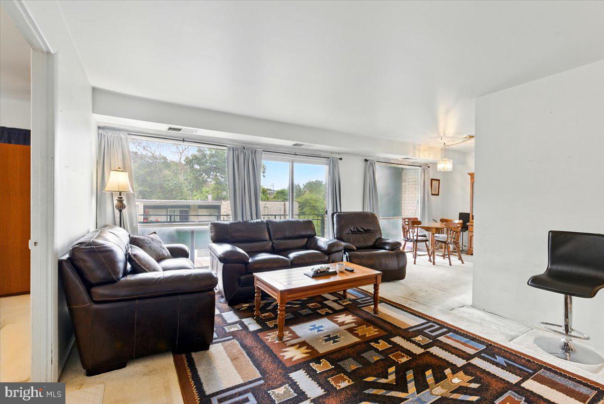 9272 Adelphi #103 Property Photo 1