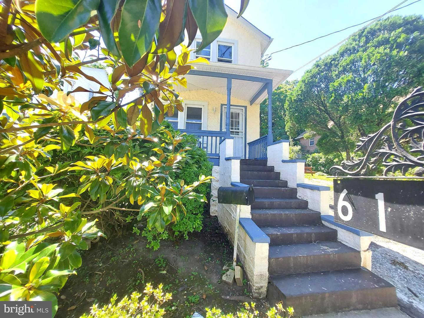 611 60th Pl Property Photo 1