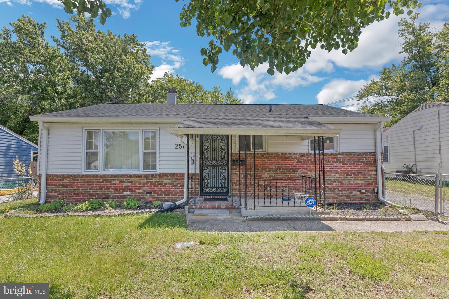 2514 NEWGLEN AVE Property Photo 1