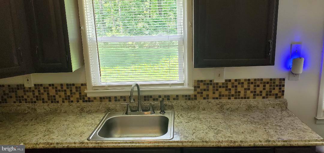 10304 New Orchard Dr Property Photo 7
